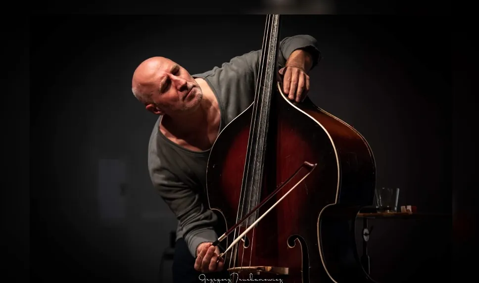 Kontrabasista (The Double Bass)